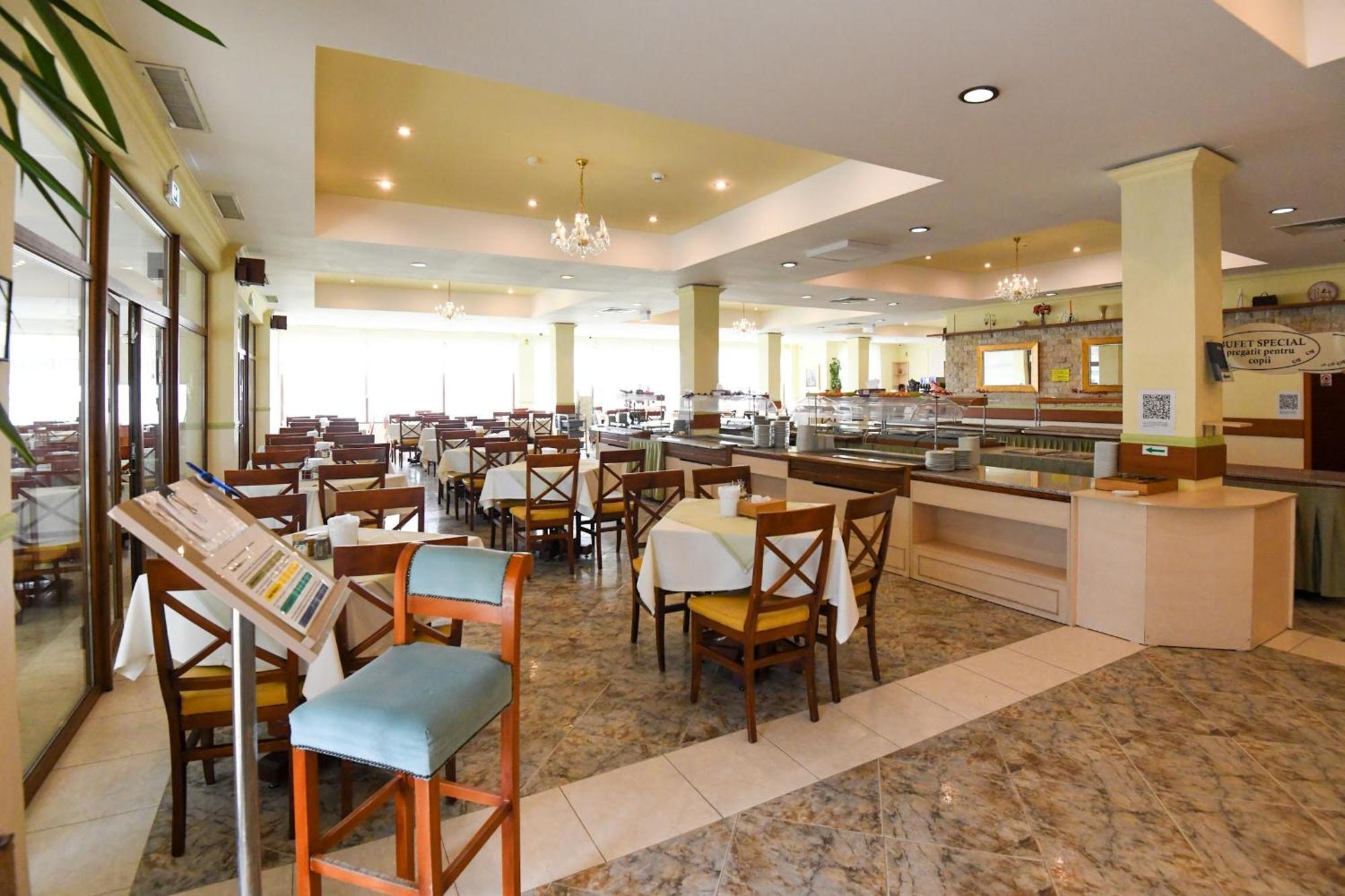 Complex Modern All Inclusive Mamaia Exterior photo
