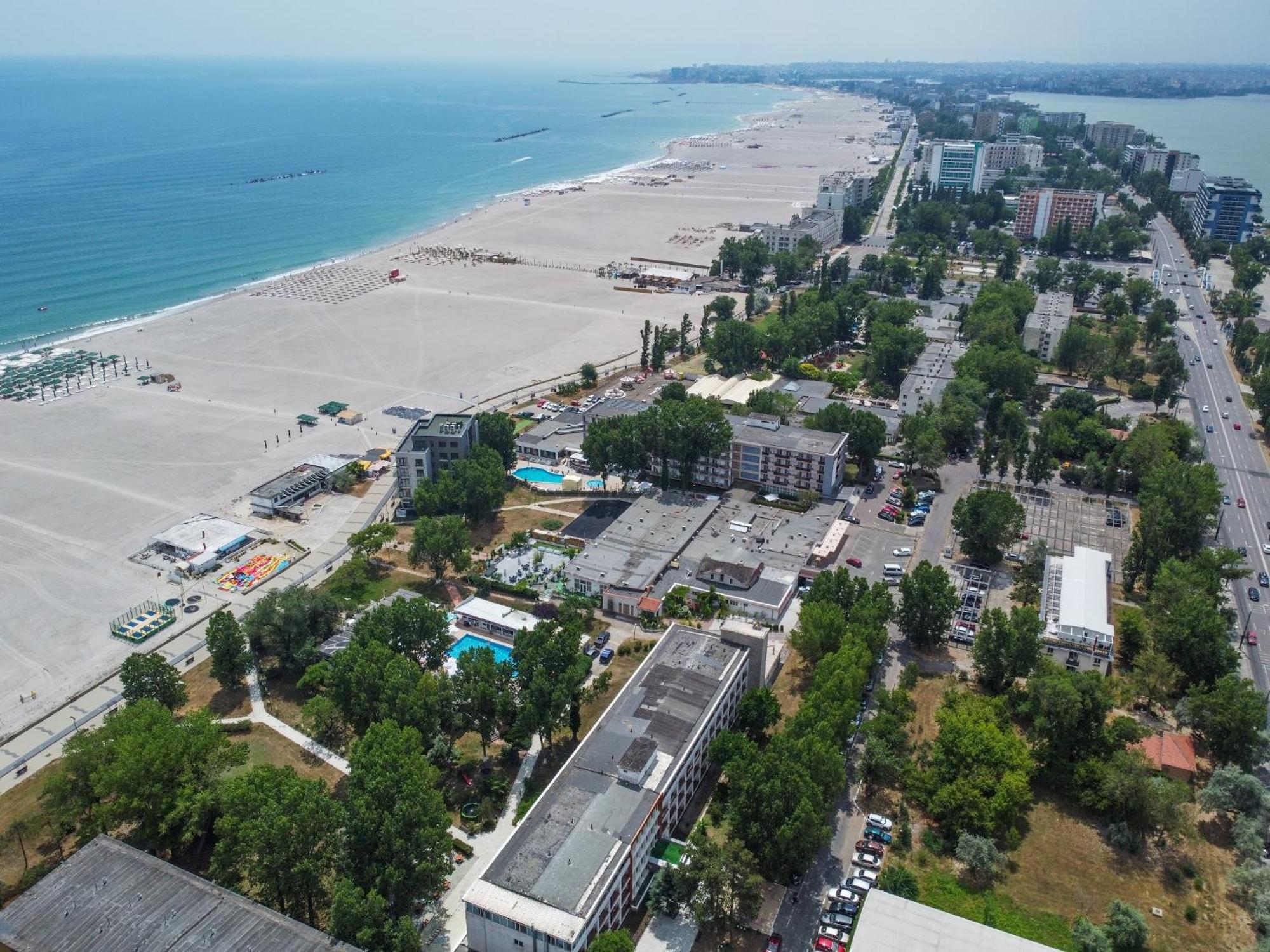 Complex Modern All Inclusive Mamaia Exterior photo