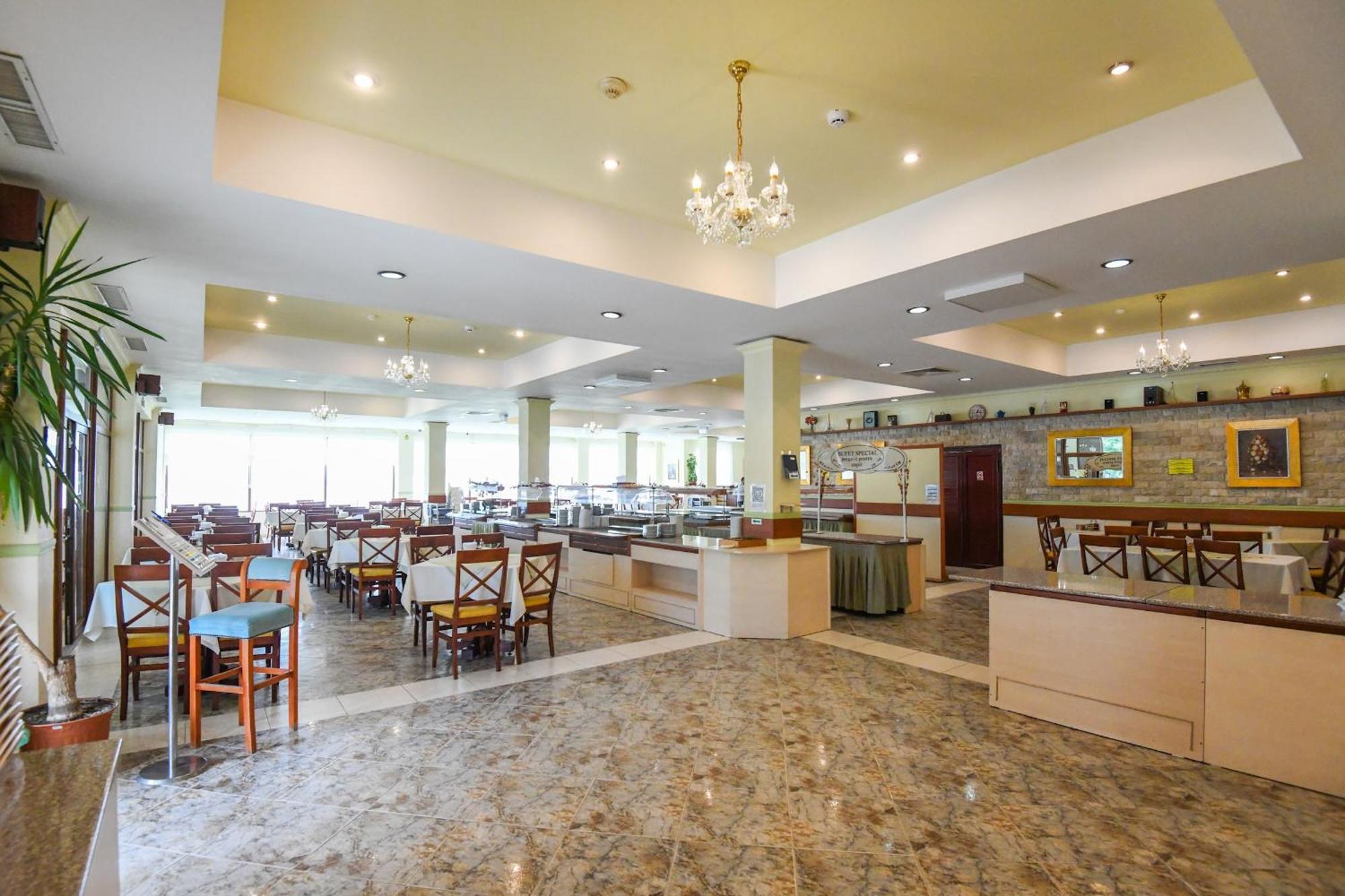 Complex Modern All Inclusive Mamaia Exterior photo