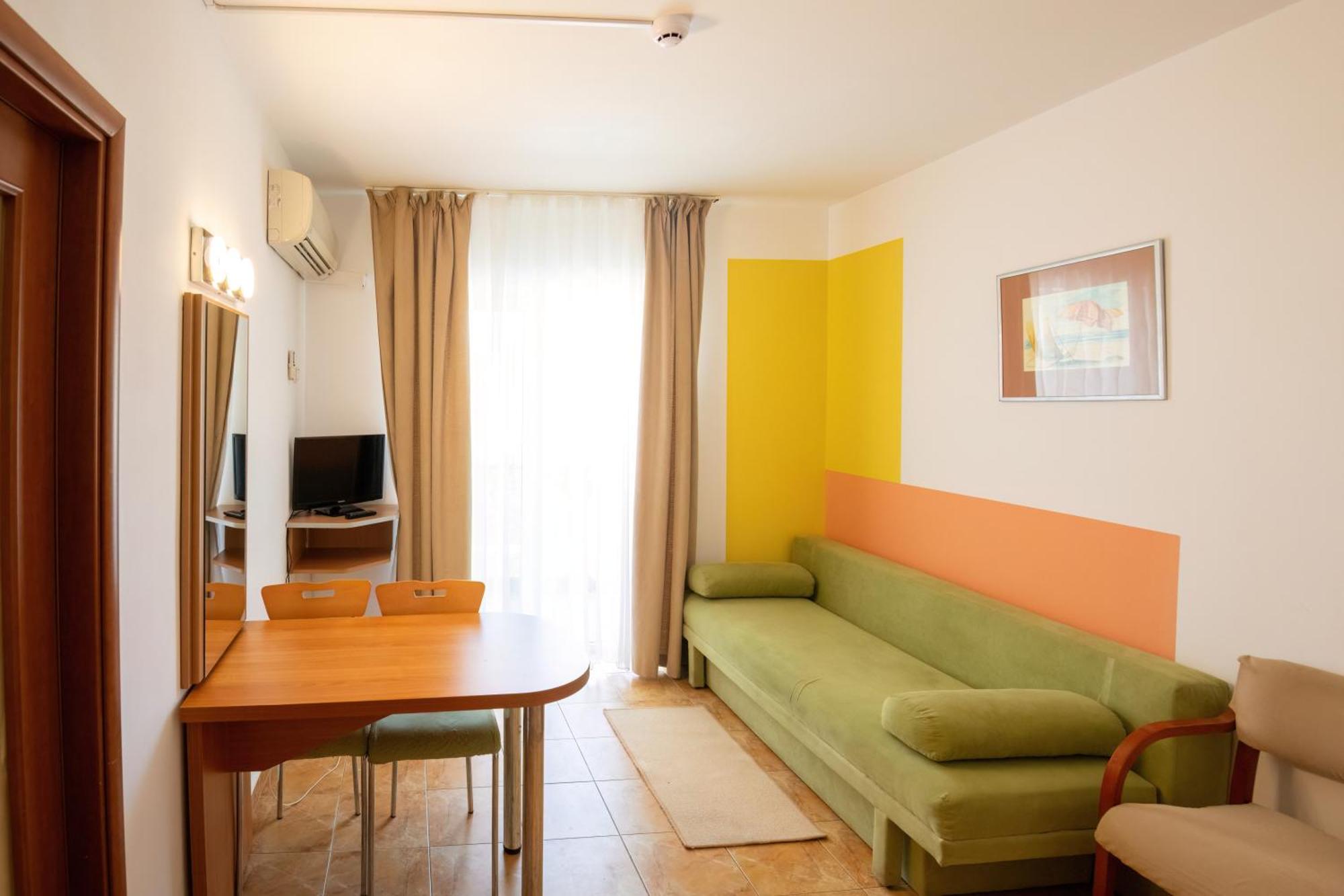 Complex Modern All Inclusive Mamaia Exterior photo