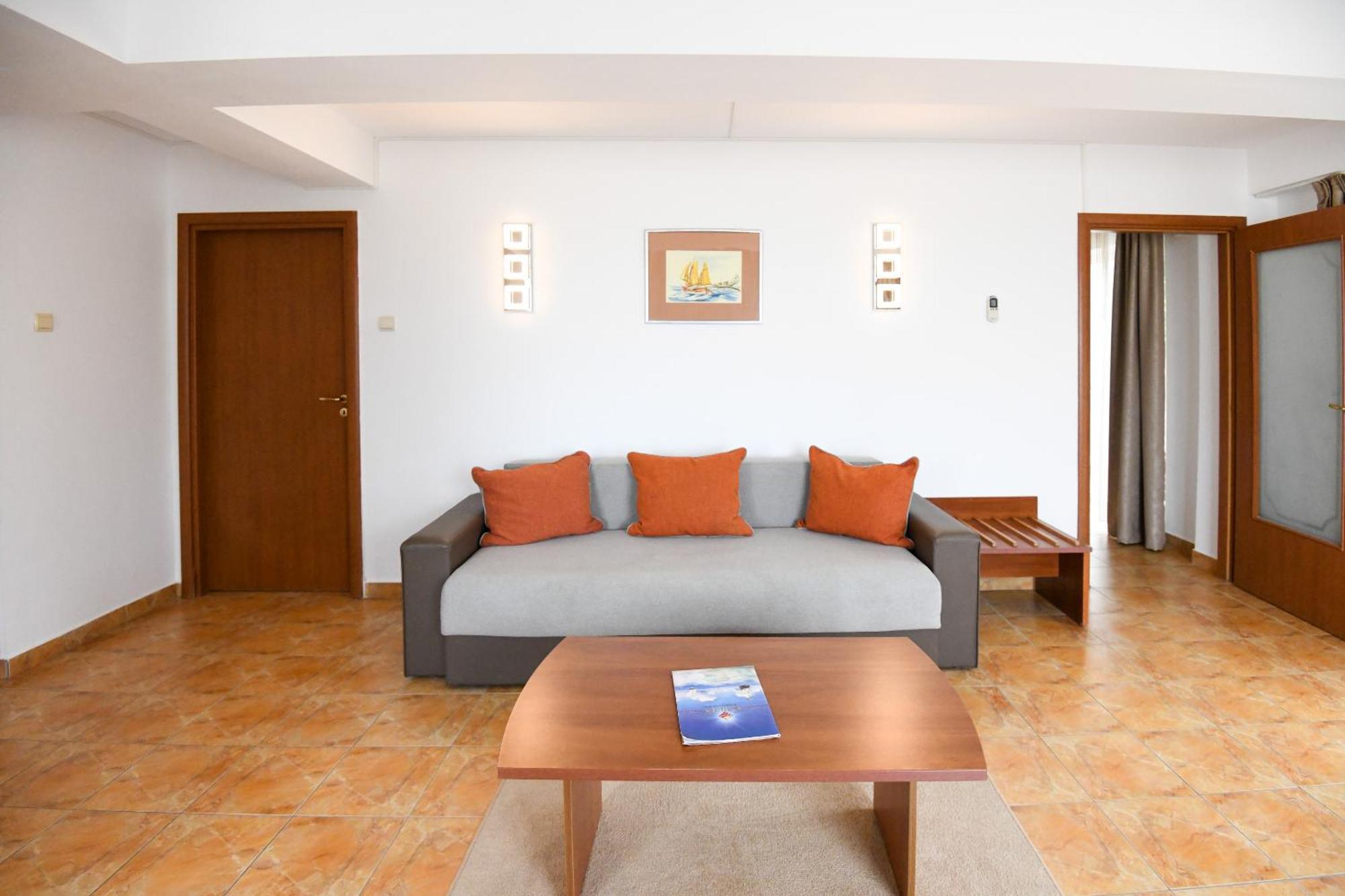Complex Modern All Inclusive Mamaia Exterior photo