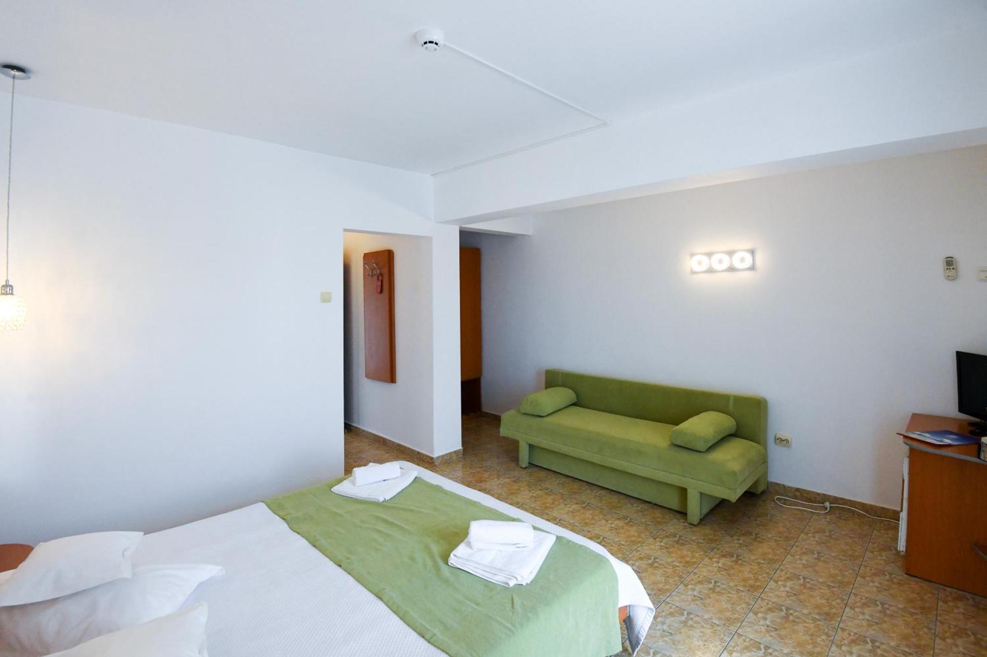 Complex Modern All Inclusive Mamaia Exterior photo