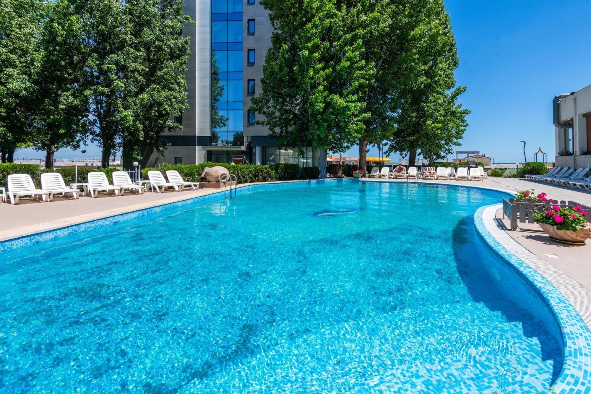 Complex Modern All Inclusive Mamaia Exterior photo